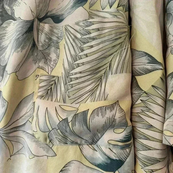 Tommy Bahama Short Sleeve 100% Silk Hawaiian Shirt in Size XXL - Picture 5 of 6